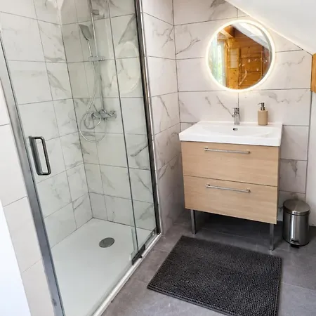 Exceptional Chalet, Sauna, & Center Within Walking Distance Chalet